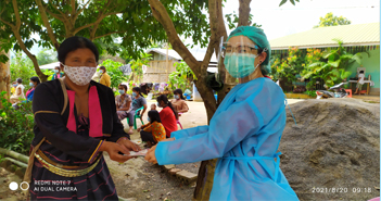 တအာင်းအမျိုးသမီးအဖွဲ့အစည်းမှ စစ်ဘေးရှောင်များအား ကူညီပေးခြင်း